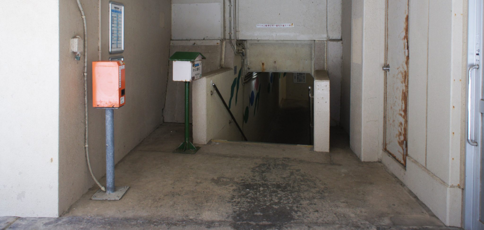 How to Keep Water Out of Garage Easy 9 Steps (2024)