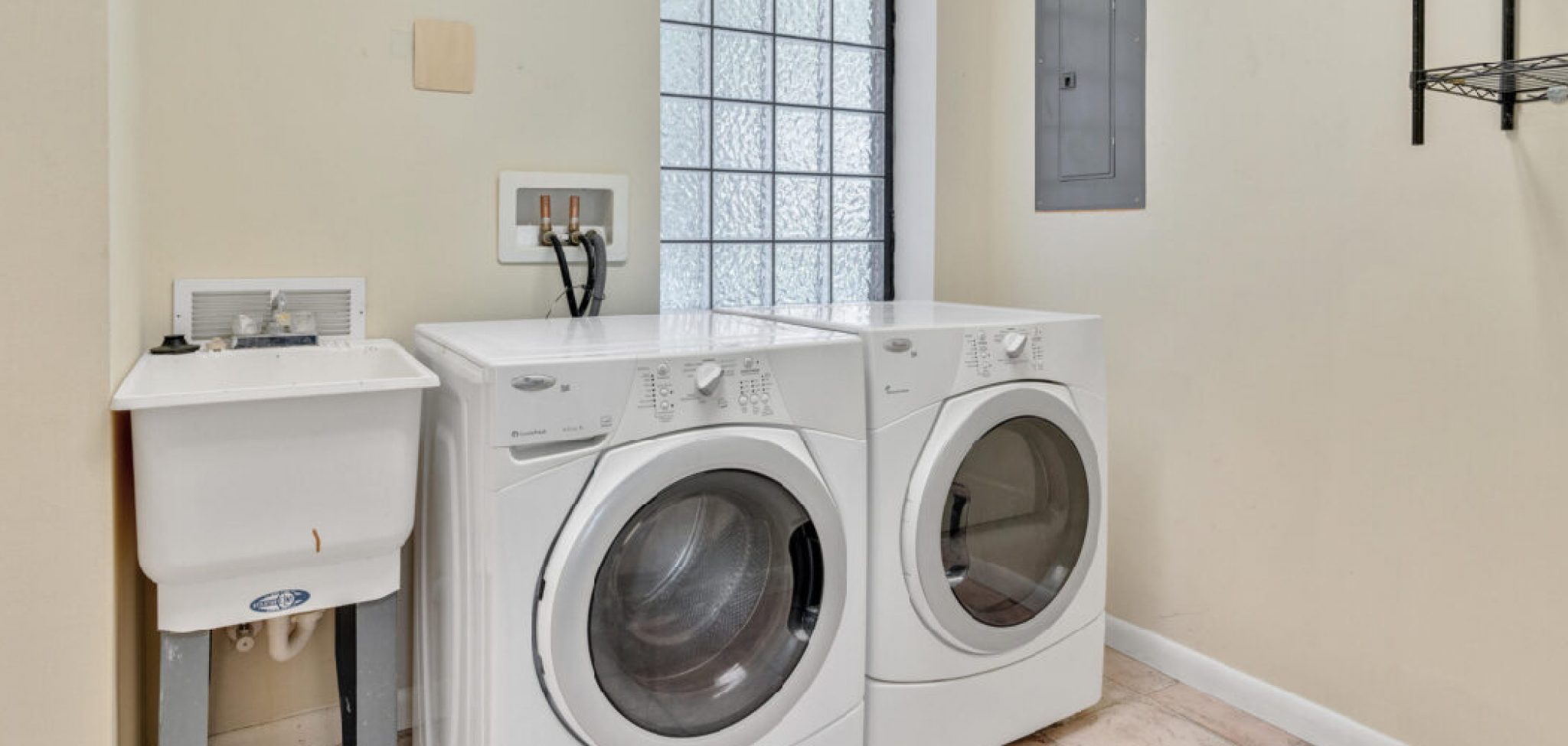 how-to-build-a-laundry-room-in-your-garage-in-20-steps-2024