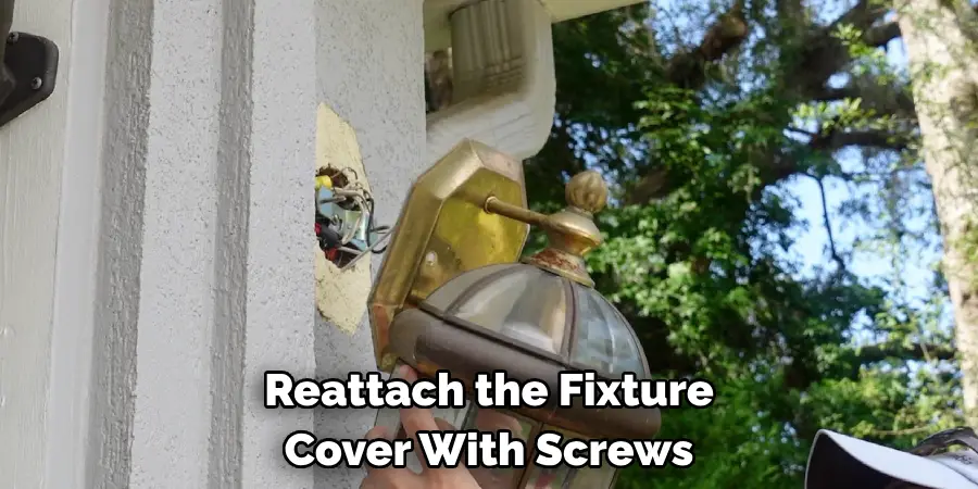 Reattach the Fixture 
Cover With Screws