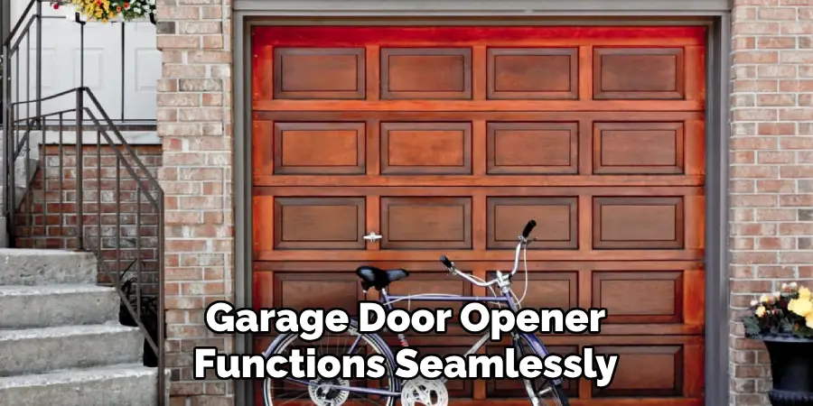 Garage Door Opener
Functions Seamlessly
