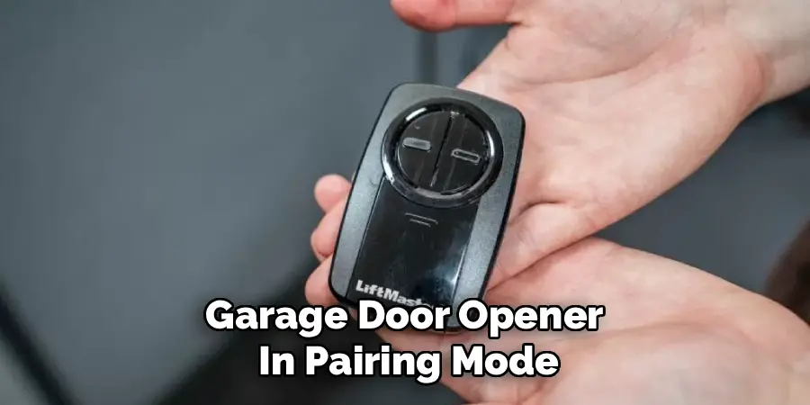 Garage Door Opener 
In Pairing Mode