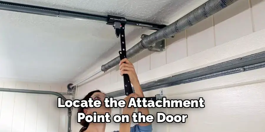 Locate the Attachment
Point on the Door
