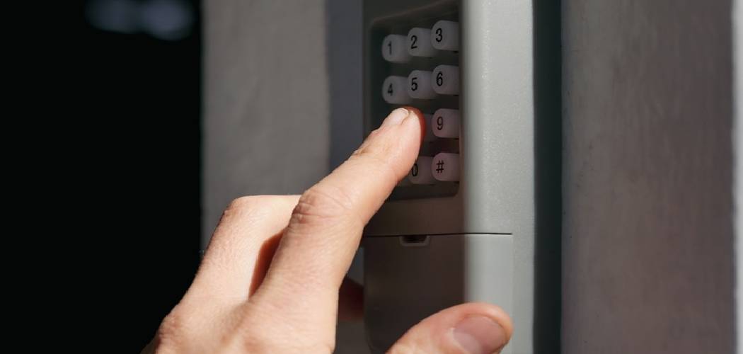 How to Close a Garage Door With a Keypad