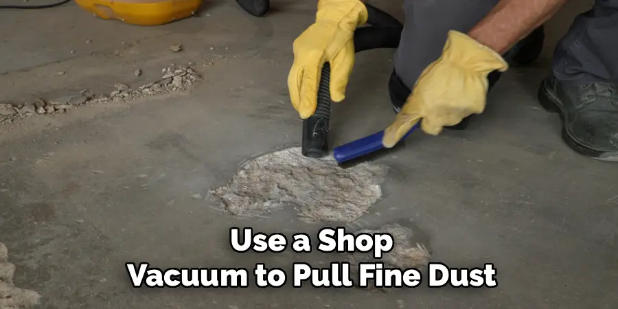 Use a Shop
Vacuum to Pull Fine Dust